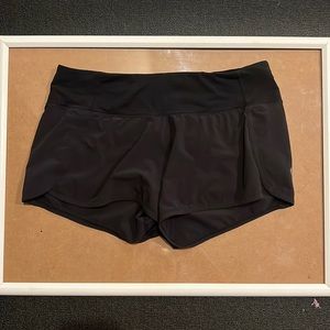 Lululemon size 8(4 inches) speed up shorts